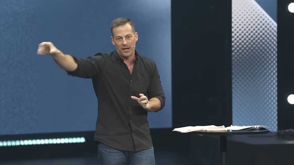 Texas Pastor Challenges Cohabiting Couples to Marry — Dozens Show Up for Joint Ceremony