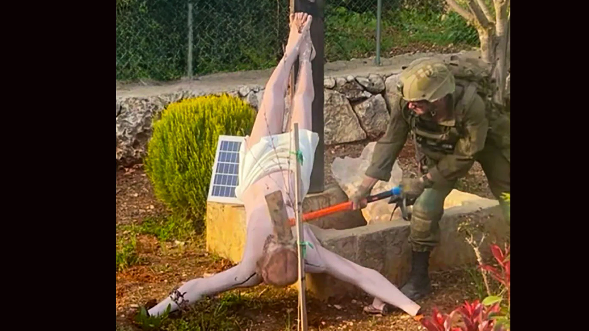 IDF Condemns Photo of Soldier Smashing Lebanon Jesus Statue; Expert Says Probe Photo Production