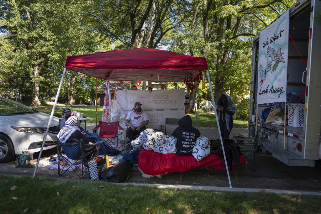 Pro-Palestinian Protesters Pitch Encampment Outside Jewish Democrat’s Ohio Home