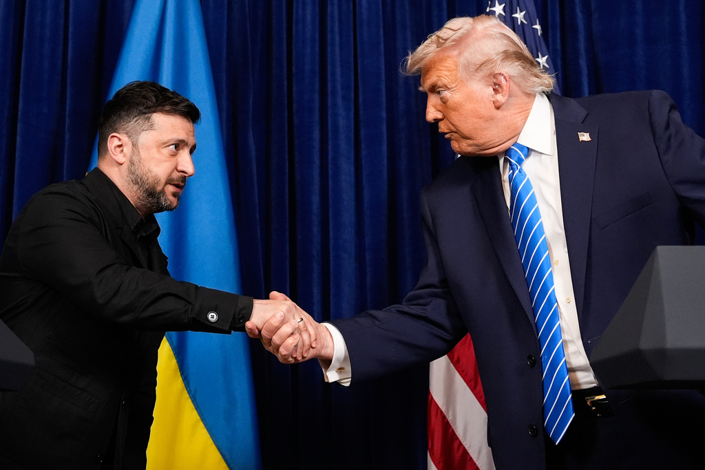Trump zegt dat Oekraïne en Rusland ‘dichter dan ooit’ bij vrede zijn na gesprekken met Zelenskyy