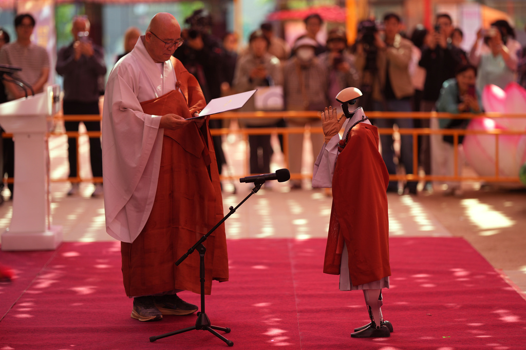 cbn.com - CBN   News - Humanoid Robot Takes Vows to Become a Buddhist Monk: 'The Era of Robots Has Arrived