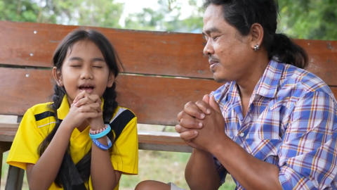 Father and daughter pray together