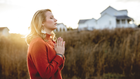 coast-praying-woman-1200.png