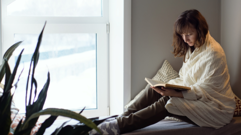 window-seat-cozy-reading-1200.png