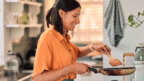 woman-cooking-frypan-1200.png