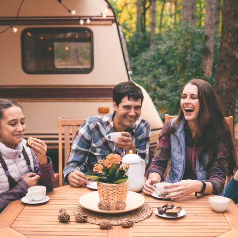 camper-happy-family-1200.png